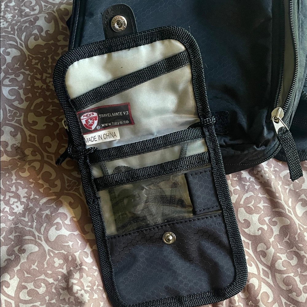 Stylish Black Messenger Bag by Heys - Picture 6 of 12